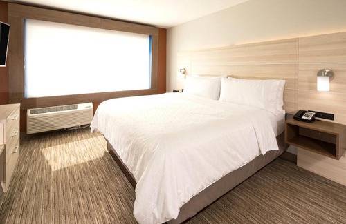 Michigan City Hotel | Holiday Inn Express & Suites - Michigan City by IHG