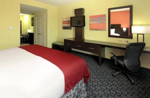 Garland Hotel | Holiday Inn Garland by IHG