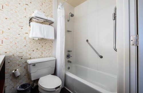 Spring Lake Hotel | Holiday Inn Grand Haven-Spring Lake by IHG