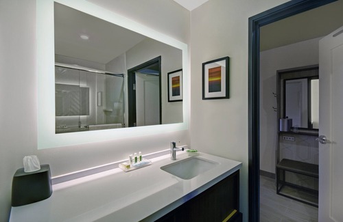 Walker Hotel | Holiday Inn Grand Rapids North - Walker by IHG