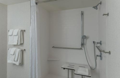 Kingston Hotel | Holiday Inn Kingston - Waterfront by IHG