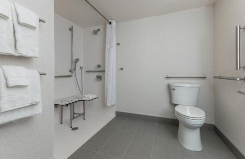 Kingston Hotel | Holiday Inn Kingston - Waterfront by IHG