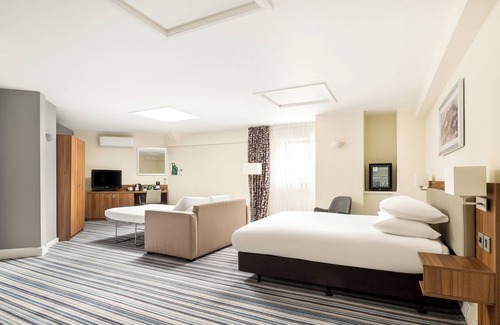 Great Houghton Hotel | Holiday Inn Northampton by IHG