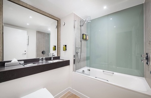 Great Houghton Hotel | Holiday Inn Northampton by IHG