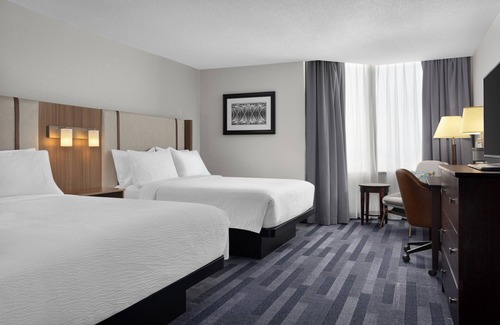 Cummings Hotel | Holiday Inn Ottawa East by IHG