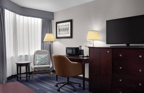 Cummings Hotel | Holiday Inn Ottawa East by IHG