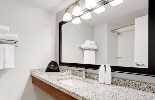 Cummings Hotel | Holiday Inn Ottawa East by IHG