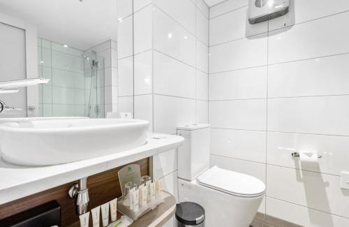 Queenstown Hotel | Holiday Inn Queenstown Frankton Road by IHG