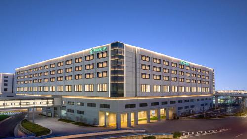 Pudong Hotel | Holiday Inn Shanghai Pudong Airport, an IHG Hotel