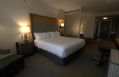 Hopkinsville Hotel | Holiday Inn & Suites - Hopkinsville - Convention Ctr by IHG