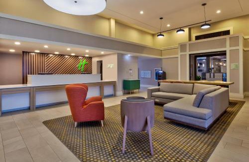 Carle Place Hotel | Holiday Inn Westbury-Long Island by IHG