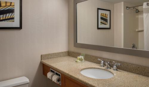 Fort Gary Hotel | Holiday Inn Winnipeg-South by IHG