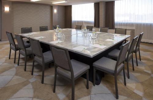 Fort Gary Hotel | Holiday Inn Winnipeg-South by IHG