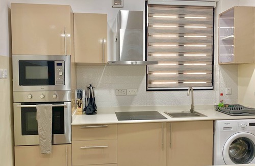 Teshie Apartment | Holiday Suite w/free Wi-Fi for honeymoon, families and friends and office work