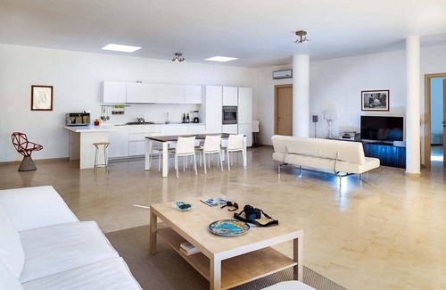 Scicli Villa | holiday vacation large villa rental italy, sicily, scicli, pool, WiFi, short term long term large villa to rent to let