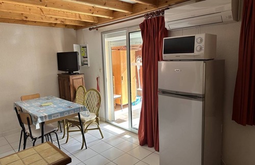 Narbonne-Plage Apartment | HOLIDAYLAND VILLA T2 MEZZANINE 127 sleeps 8 air-conditioned with veranda NARBONNE PLAGE