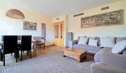 Parque Ayala Apartment | Holidays2Malaga Heroe de Sostoa con piscina junto Estacion AVE y playa