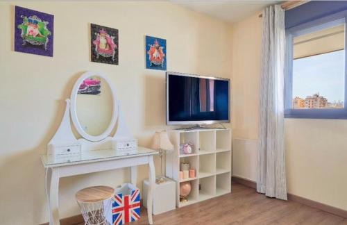 Parque Ayala Apartment | Holidays2Malaga Heroe de Sostoa con piscina junto Estacion AVE y playa