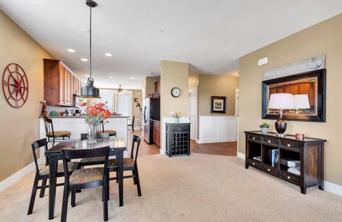 Jonestown Condo | Hollows Resort Villa with Panoramic Lake & Hill Country Views, 4 pools & Beach Club!