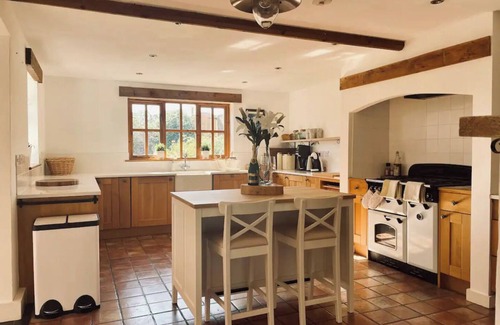 Lytchett Matravers Cottage | Holly Cottage Poole. Quaint Thatch. Jurassic Coast