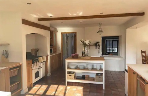 Lytchett Matravers Cottage | Holly Cottage Poole. Quaint Thatch. Jurassic Coast