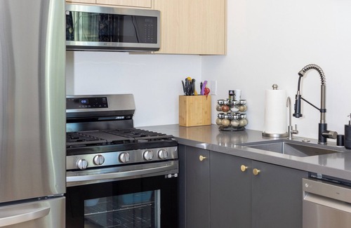 Burbank House | Hollywood Family Nest in Burbank, Steps to Studios!