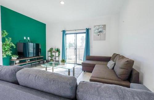 Los Angeles Apartment | Hollywood Famous Townhome with PVT Rooftop Scenic views