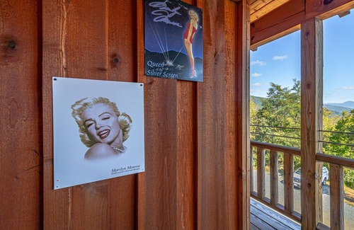 Stanardsville House | Hollywood Suite - Rm. 204