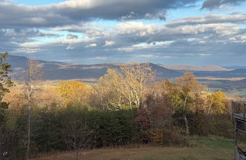Stanardsville House | Hollywood Suite - Rm. 204