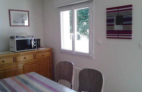 Saintes House | Holy abbey house with garden, quiet, comfortable and welcoming. Wireless