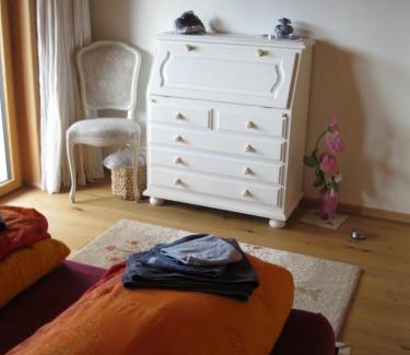 Steinen House | Holz100 Zimmer mit Rigiblick