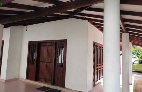 Gonawala House | Home 4 BR Spacious suites with AC and WiFi in charming Biyagama