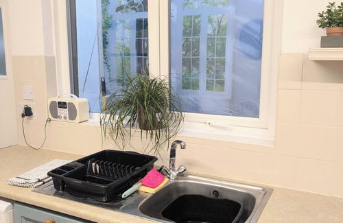 Londonderry House | Home away from home, Ten min walk to all our lovey town has to offer