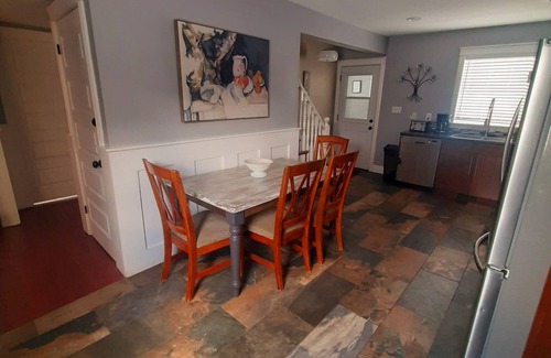 South River House | Home Away From Home, come and relax in a beautiful old country home with Jacuzzi