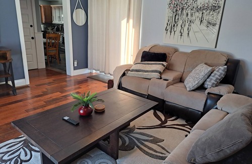South River House | Home Away From Home, come and relax in a beautiful old country home with Jacuzzi