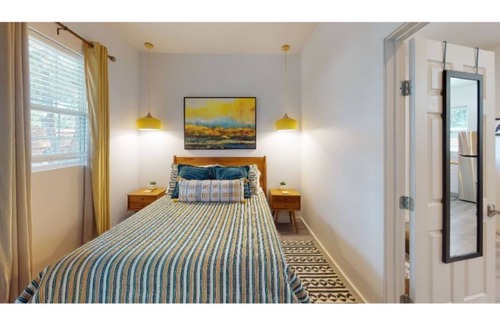 Hudson Bend Cottage | Home Away From Home-The Krow's Nest Cottage Close to Lake Travis, Pet-Friendly