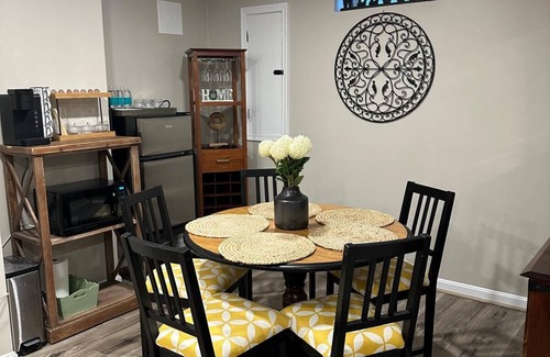 Parkville Apartment | Home away from home with WiFi and AC in delightful Parkville