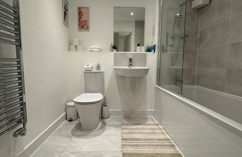 Ebbsfleet Valley Apartment | Home Away! Lovely New build 2 bed apartment set in Ebbsfleet Valley