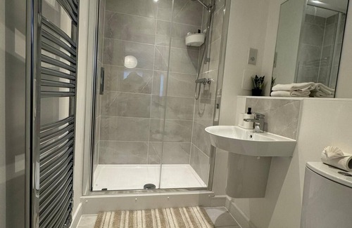 Ebbsfleet Valley Apartment | Home Away! Lovely New build 2 bed apartment set in Ebbsfleet Valley