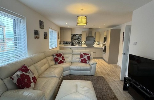 Ebbsfleet Valley Apartment | Home Away! Lovely New build 2 bed apartment set in Ebbsfleet Valley