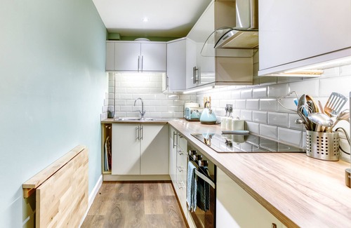 Gifford House | Home from Home by Holyrood Park sleeping 4 - with garden, parking & Wifi!