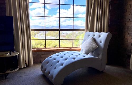 Moonah House | Home in Moonah with beautiful view