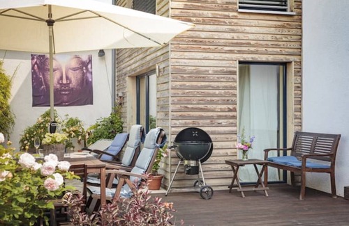 Ricklingen House | Home in paradise - private pool, award-winning dream garden, playground