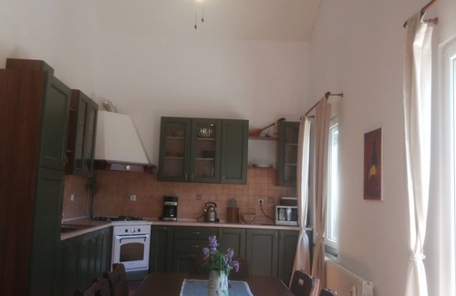 Gornji Zemunik House | Home in Serene Village-Vineyards Views-Central To All Attractions-Highway