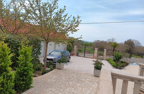 Gornji Zemunik House | Home in Serene Village-Vineyards Views-Central To All Attractions-Highway