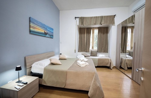 Centro Storico Bed & Breakfast | HOME Joséphine, a stone's throw from the Palace, Garden,parking,Kitchen,