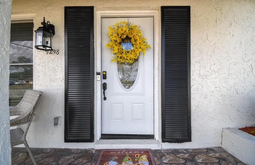 Spring Hill House | Home Near Weeki Wachee, King Bed, Huge Backyard