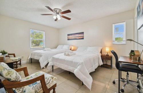 Spring Hill House | Home Near Weeki Wachee, King Bed, Huge Backyard