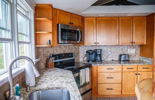 Seven Devils House | Home overlooking the mountains with a spacious deck, firepit, grill, W/D, & AC