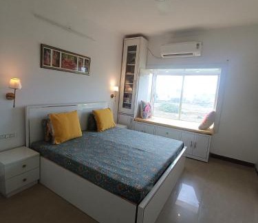 Govardhan Apartment | Home Stay with Giriraj View I On Parikrama Marg I 5 mins to ISKCON & Daan Ghati